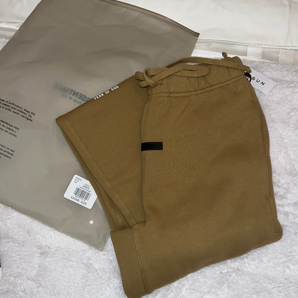 Essentials sweats - Picture 3 of 8